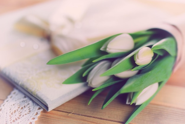 Matrimonio in pizzo di tulipano bianco