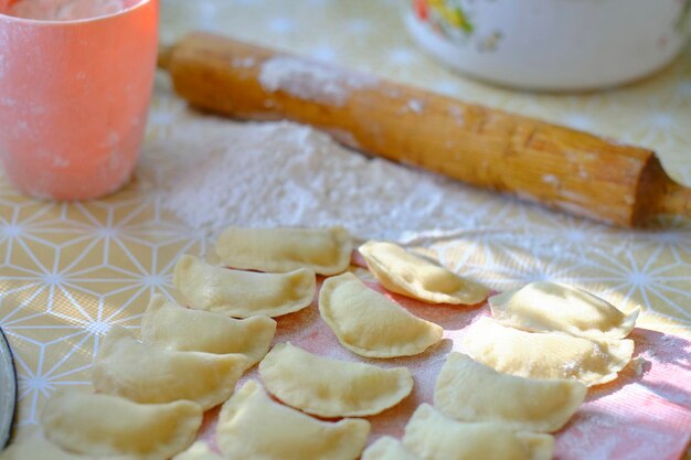 Mattarello per stendere pasta e gnocchi incollatiCibo naturale fatto in casa