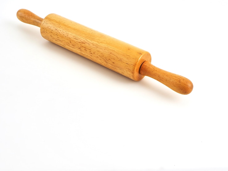 Foto matterello di legno isolato su sfondo bianco