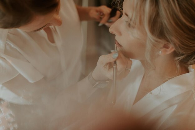 Mattina della sposa. Ritratto di una sposa in abito bianco.