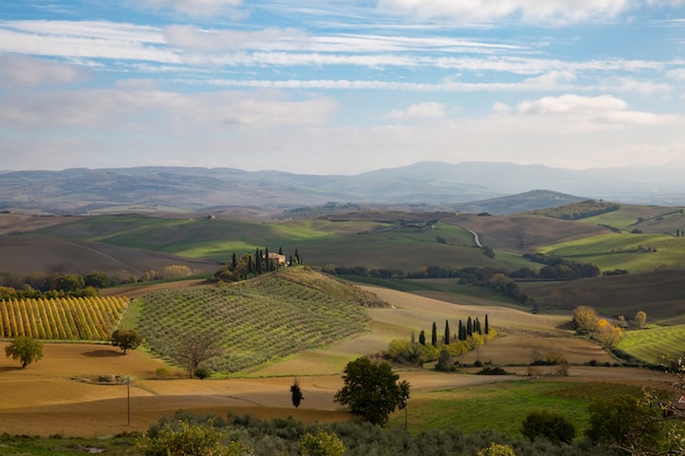 Mattina presto in campagna in Toscana