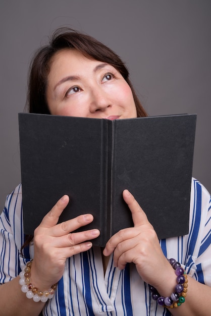 matura bella donna d'affari asiatiche