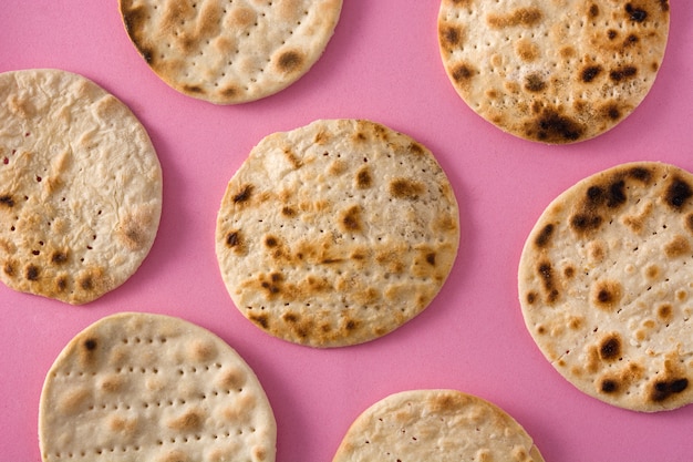 Matzah fatto a mano per la Pasqua ebraica