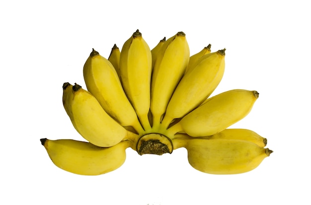 Mazzo di banane gialle isolato su sfondo bianco.