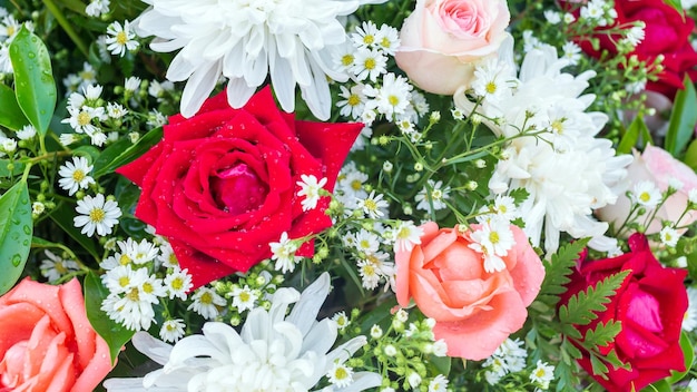 Mazzo di fiori o cornice di fiori freschi colorati e sfondo bouquet