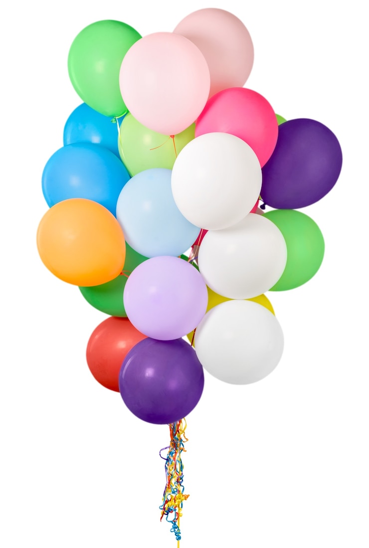 Foto mazzo di palloncini colorati su sfondo bianco