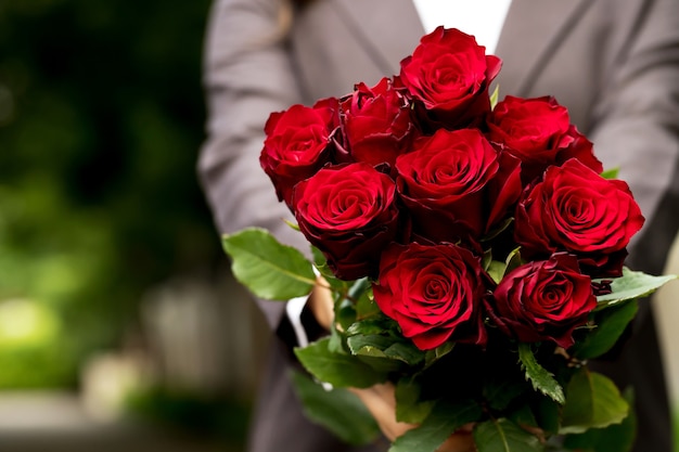 mazzo di rose rosse