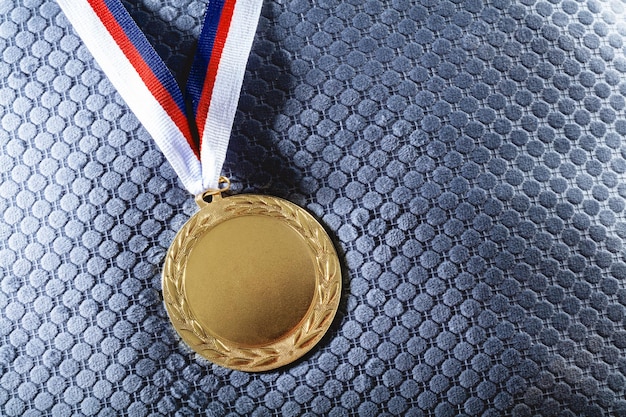 Medaglia d'oro su cuscino di velluto Giochi Olimpici