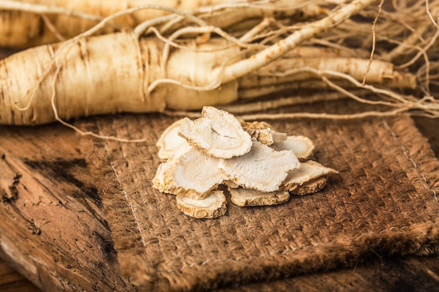 Medicina erboristica coreana: ginseng fresco