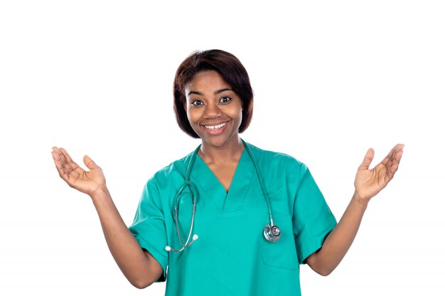 Medico africano con uniforme verde