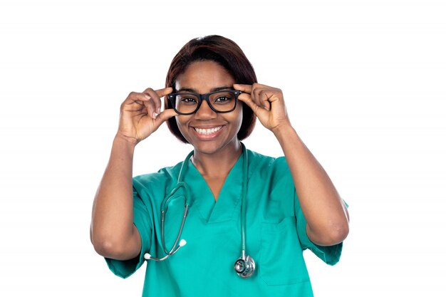 Medico africano con uniforme verde