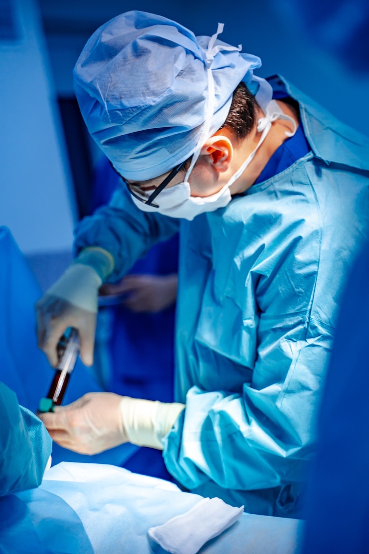Foto medico che fa manipolazione con il paziente.