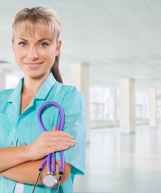 Medico femminile in ufficio