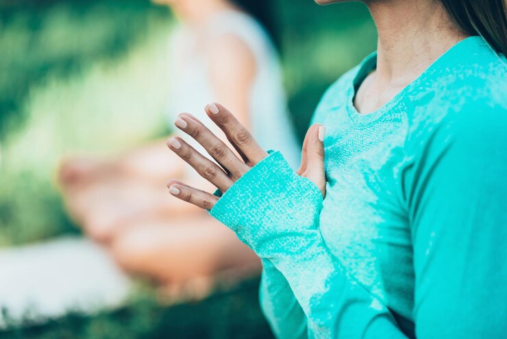 Foto meditare nella natura