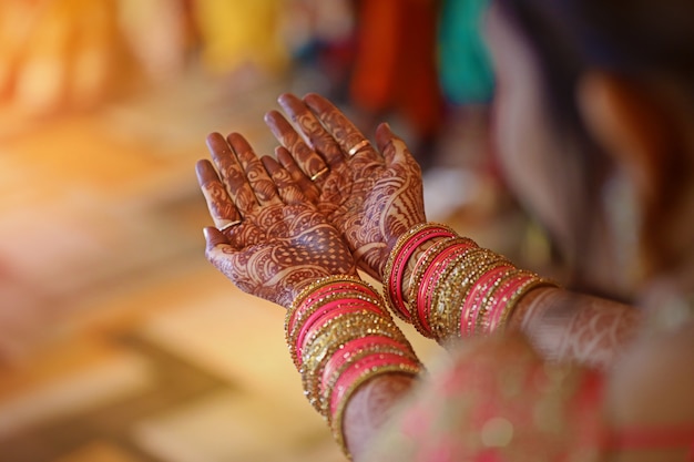 Mehandi a portata di mano, matrimonio indiano