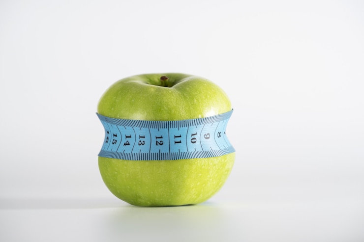 Mela verde come simbolo di alimentazione sana e sportiva e perdita di peso.