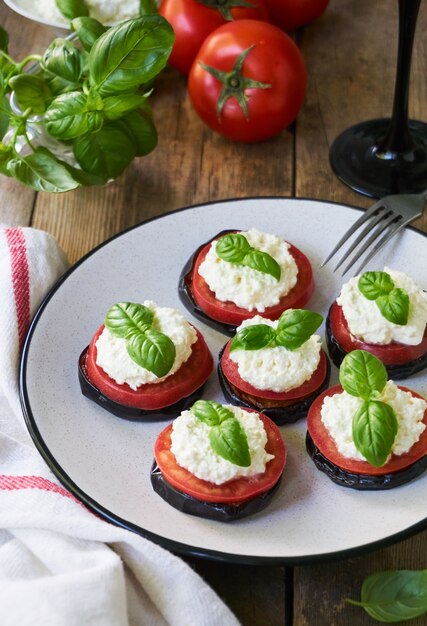 Melanzane fritte con pomodori e ricotta