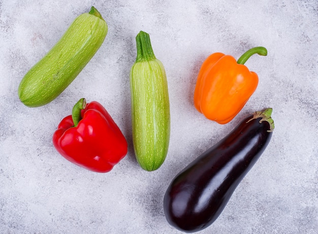 Melanzane, zucchine e peperoni