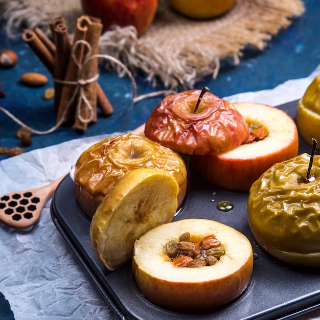 Mele al forno come dessert sano senza zucchero vegano