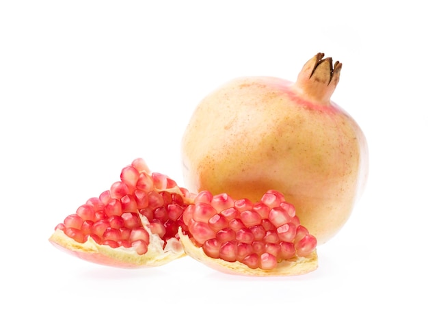 Melograni Frutta isolata su uno sfondo bianco.