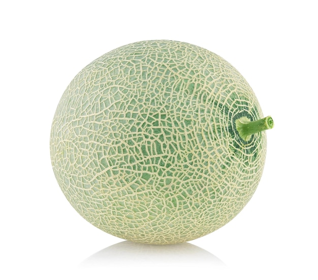 Melone cantalupo isolato su sfondo bianco