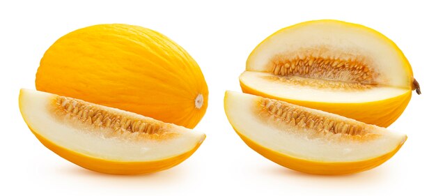 Melone di melata dolce isolato sulla parete bianca