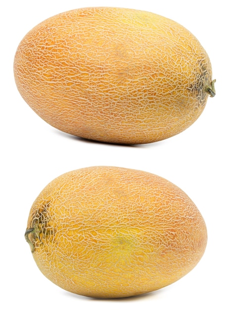 Melone giallo maturo intero isolato su priorità bassa bianca