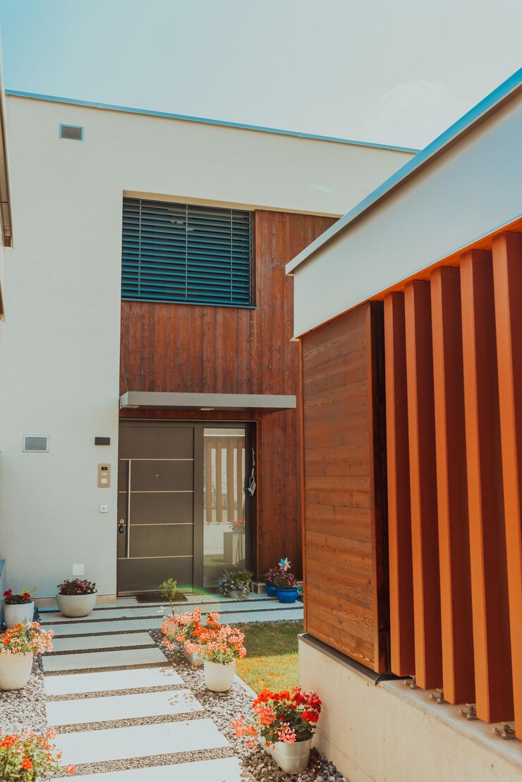 Memasuki rumah modern dengan detail kayu