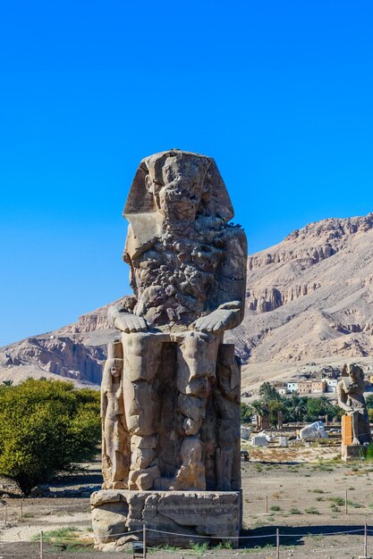 Memnon colossi statue del faraone Amenhotep III a Luxor in Egitto