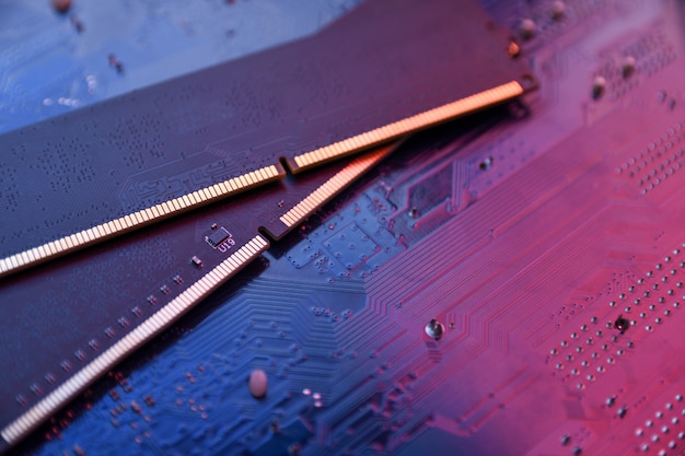 Memoria RAM del computer sulla scheda madre. Avvicinamento. sistema, memoria principale, memoria ad accesso casuale, a bordo, dettaglio del computer. Componenti per computer. DDR3. DDR4. DDR5
