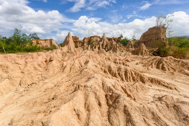 Meravigliose strutture naturali di Sao Din Na Noi nel Parco Nazionale di Si Nan, Nan, Thailandia