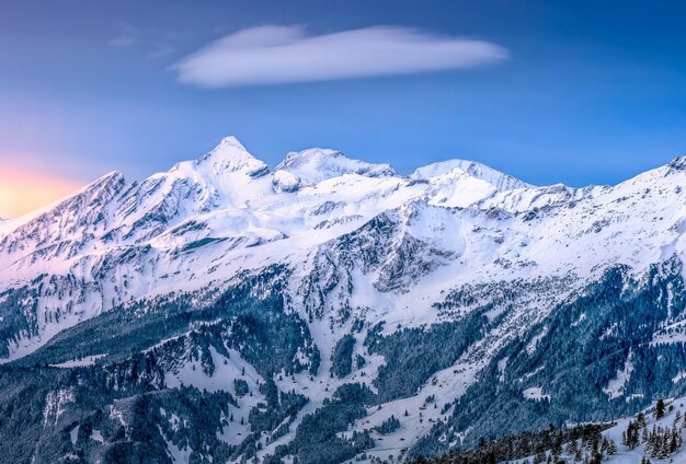 Meravigliosi paesaggi invernali naturali Belle vacanze