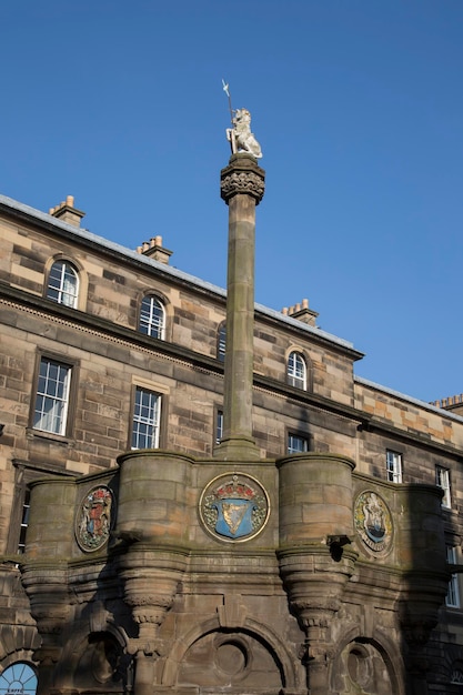 Mercat Cross 1882 e Piazza del Parlamento, Edimburgo, Scozia, Regno Unito