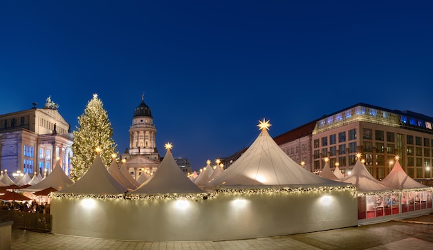 Mercatino di Natale Iluminated Gandarmenmarkt a Berlino