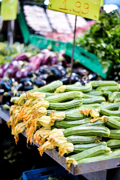 mercato alimentare locale varietà di prodotti