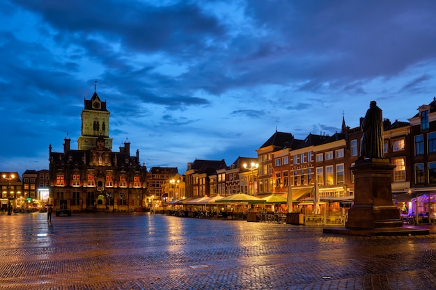 Mercato della piazza del mercato di Delft la sera delft Paesi Bassi