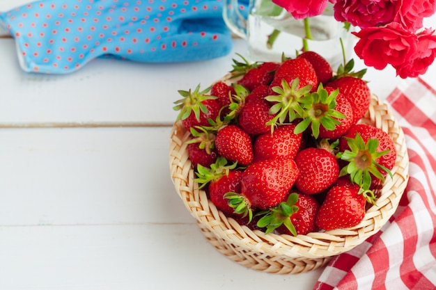 Merce nel carrello fresca della fragola