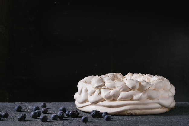 Meringa per Pavlova con mirtilli