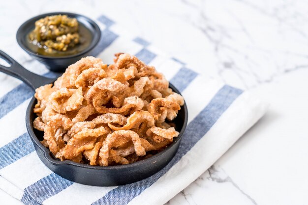 Merluzzo di maiale fritto o spuntino di maiale