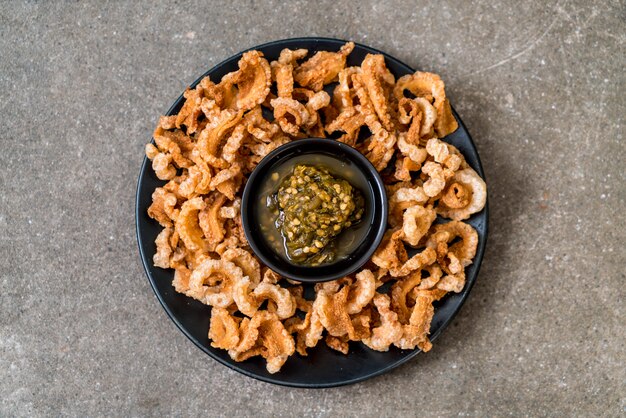 Merluzzo di maiale fritto o spuntino di maiale