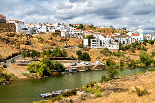 Mertola città sopra il fiume Guadiana in Alentejo, Portogallo