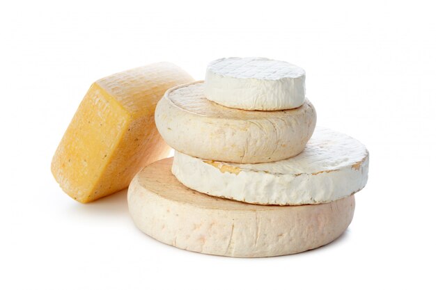 Mescolare il formaggio isolato su bianco