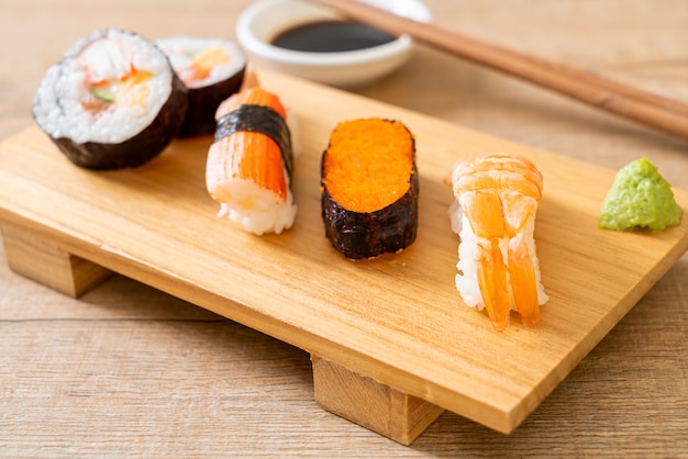 mescolare il set di sushi