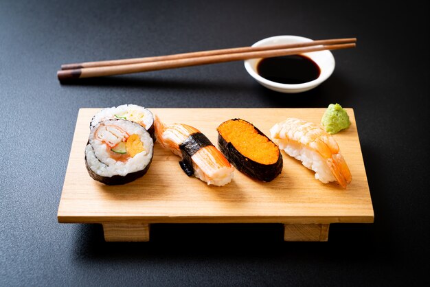 mescolare il set di sushi