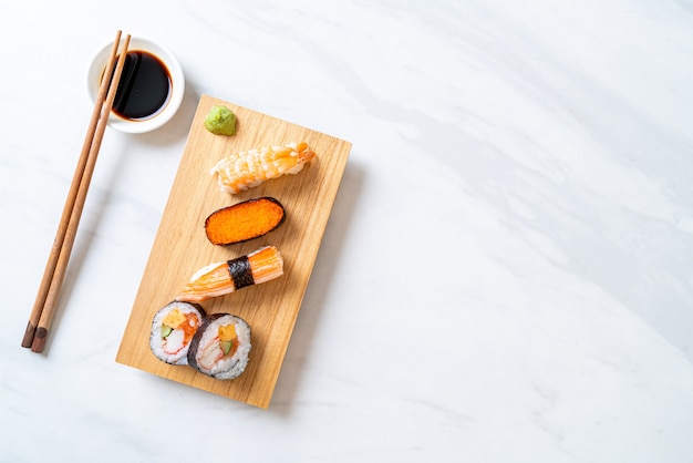 mescolare il set di sushi