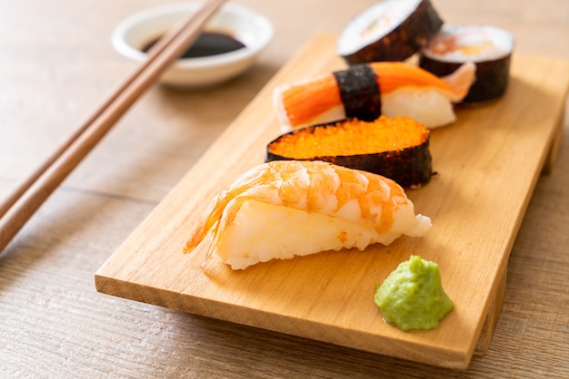 mescolare il set di sushi