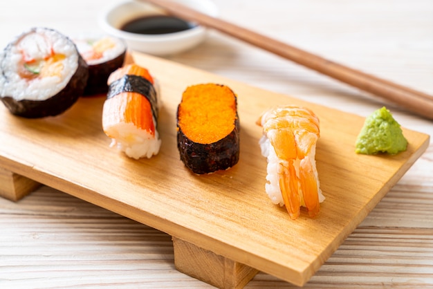 mescolare il set di sushi