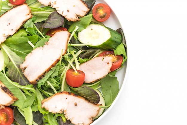 mescolare l&#39;insalata con pollo alla griglia - stile alimentare sano