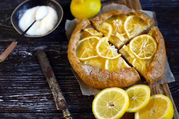 Messa a fuoco selettiva Galette ai limoni Dessert sano Cottura agli agrumi Crostata al limone