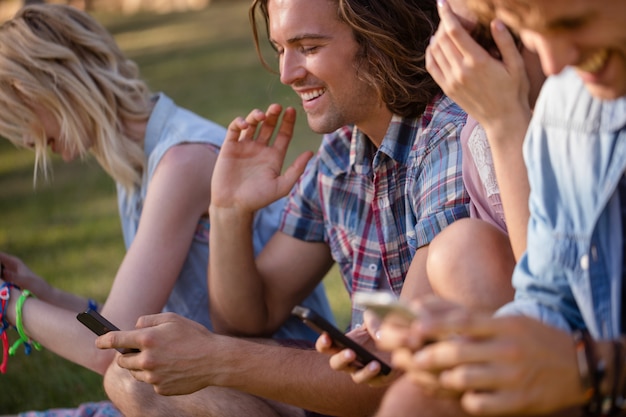 Messaggi di testo di amici sul cellulare